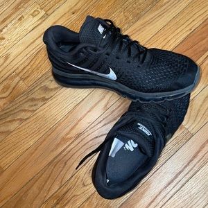 Nike AirMax black size 11 men’s shoes